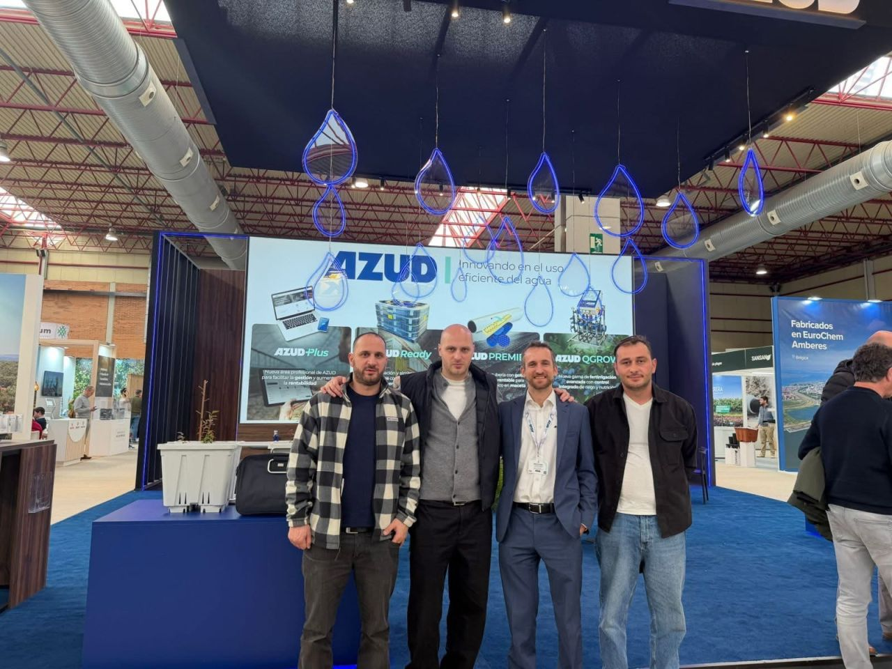 Primefarms-ის გუნდი AZUD-ის საგამოფენო სივრცეში